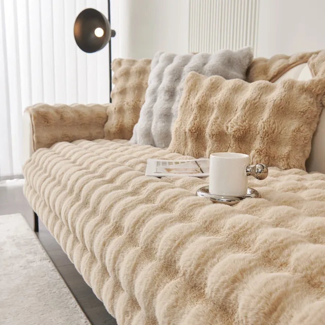 PawCloud pluche bankhoes in khaki op de bank