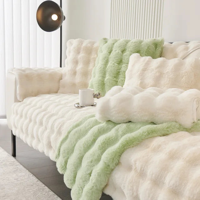 PawCloud pluche bankhoes in beige wit op de bank